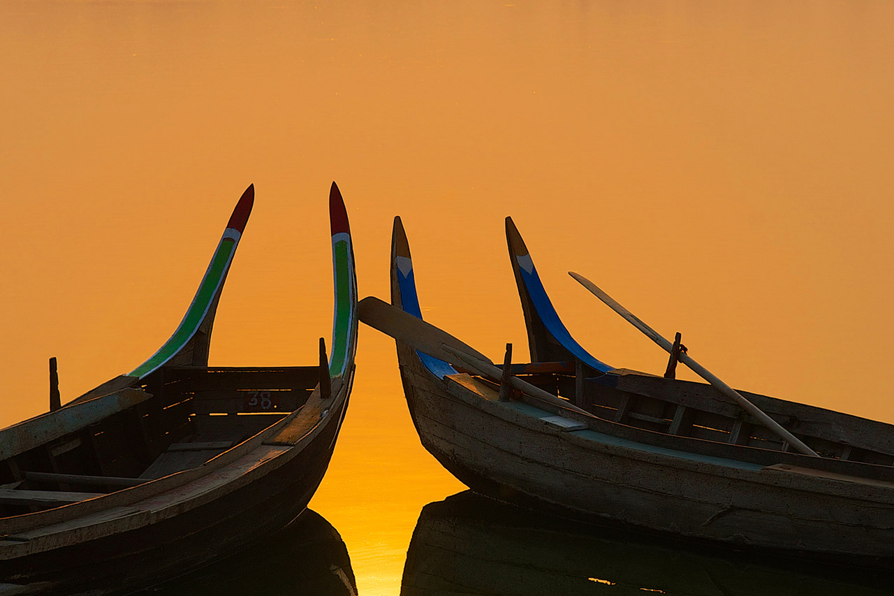 Traditional Boats at sunset, Taungthaman Lake, Mandalay, Myanmar, ©2017