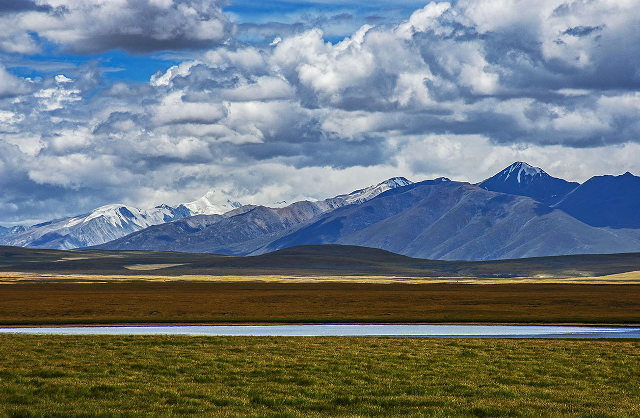 Tibetan Plateau, view from 4000 meters altitude, Tibet, ©2017